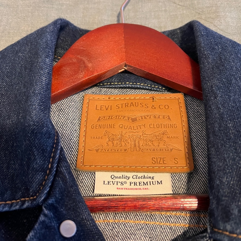 Levi's Dark Blue Denim Trucker Jacket - Picture 4 of 9